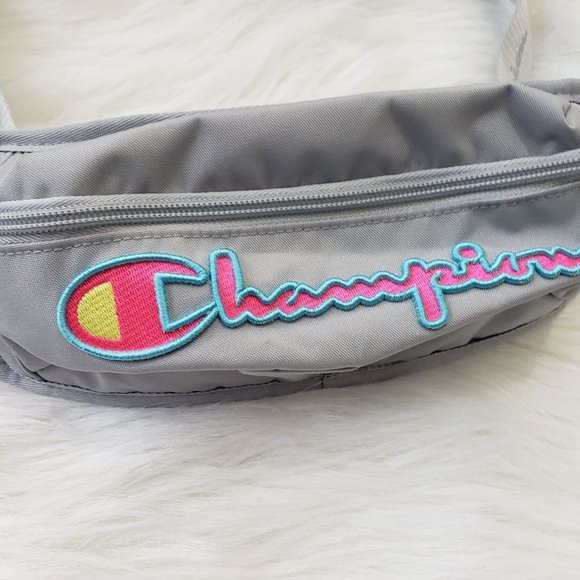 Champion NWOT Large Embroidered logo front waist fanny pack - Picture 5 of 13